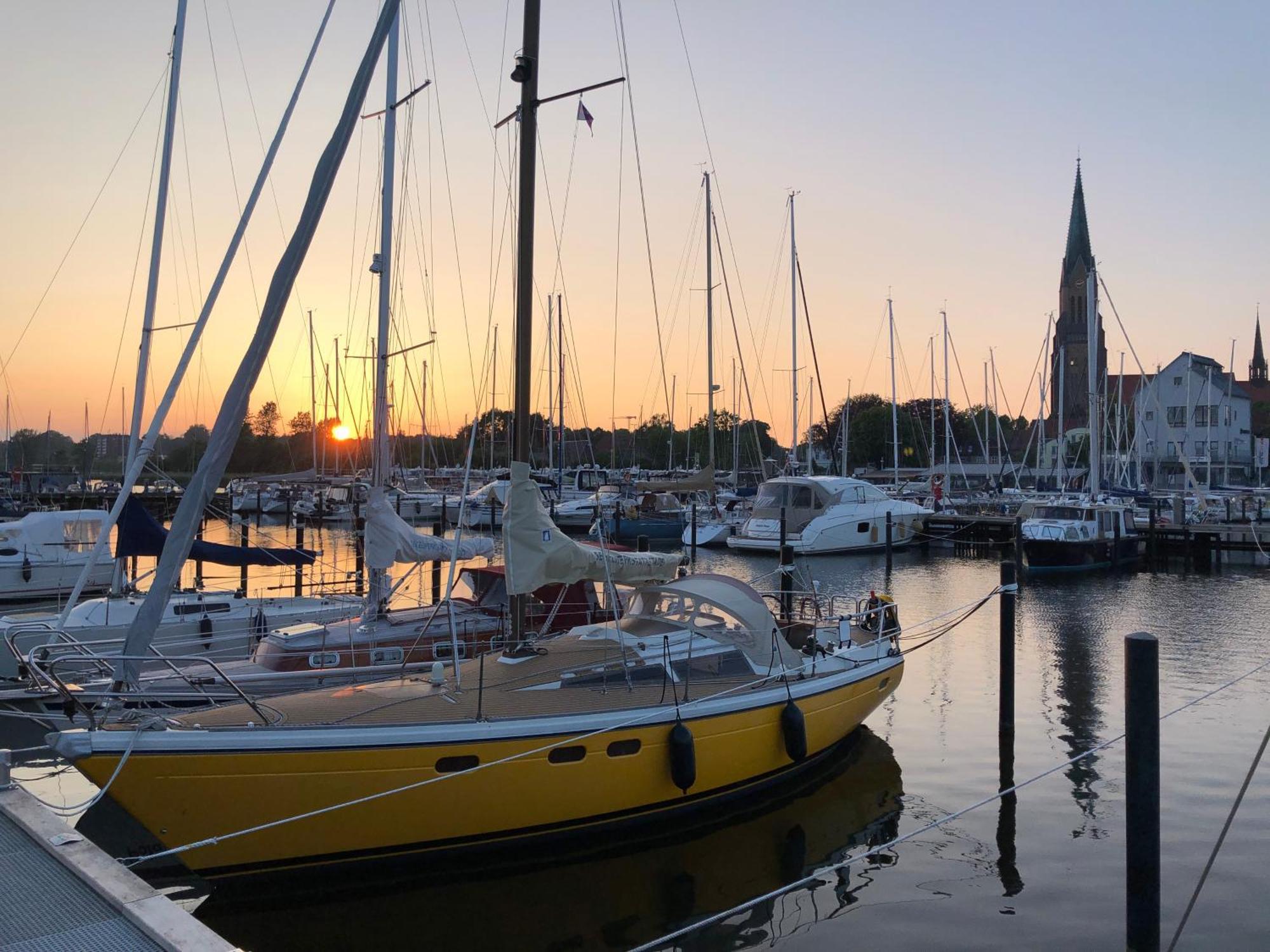 Botel Hausboot Fjord Nordstern Mit Dachterrasse In